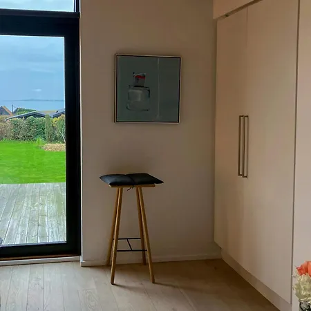 Semesterbostad Modern House With Sea View Near