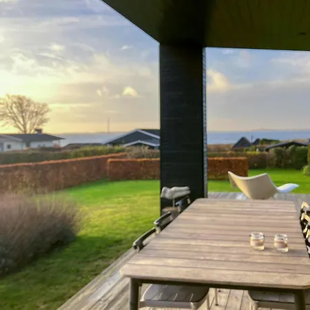 Semesterbostad Modern House With Sea View Near